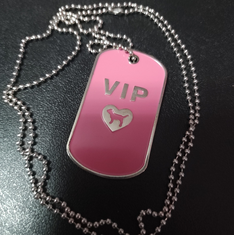 🐶VS PINK DOG TAG🩷👑🖤NEW IN PACKAGING!!! HTF RARE❤️